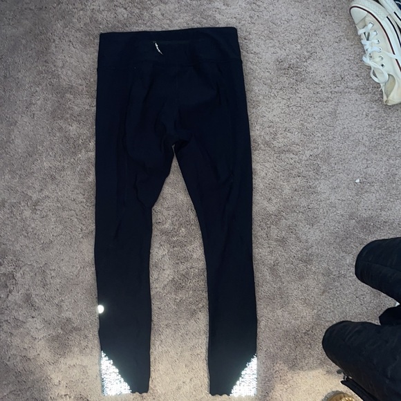 Lululemon size 6 leggings - Picture 2 of 4